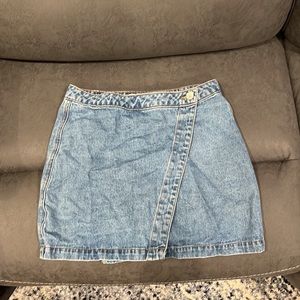 Forever 21 Jean Skirt (M) good/ barely worn condition